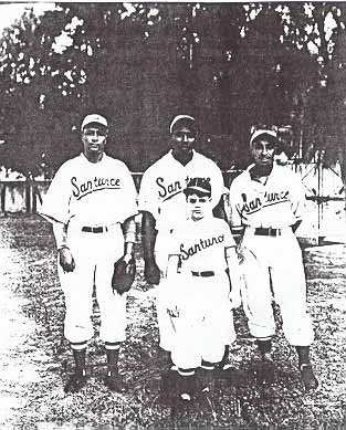 Hake's - 1937 CIUDAD TRUJILLO BASEBALL TEAM PHOTO WITH HOF'ERS SATCHEL PAIGE,  JOSH GIBSON AND COOL PAPA BELL.